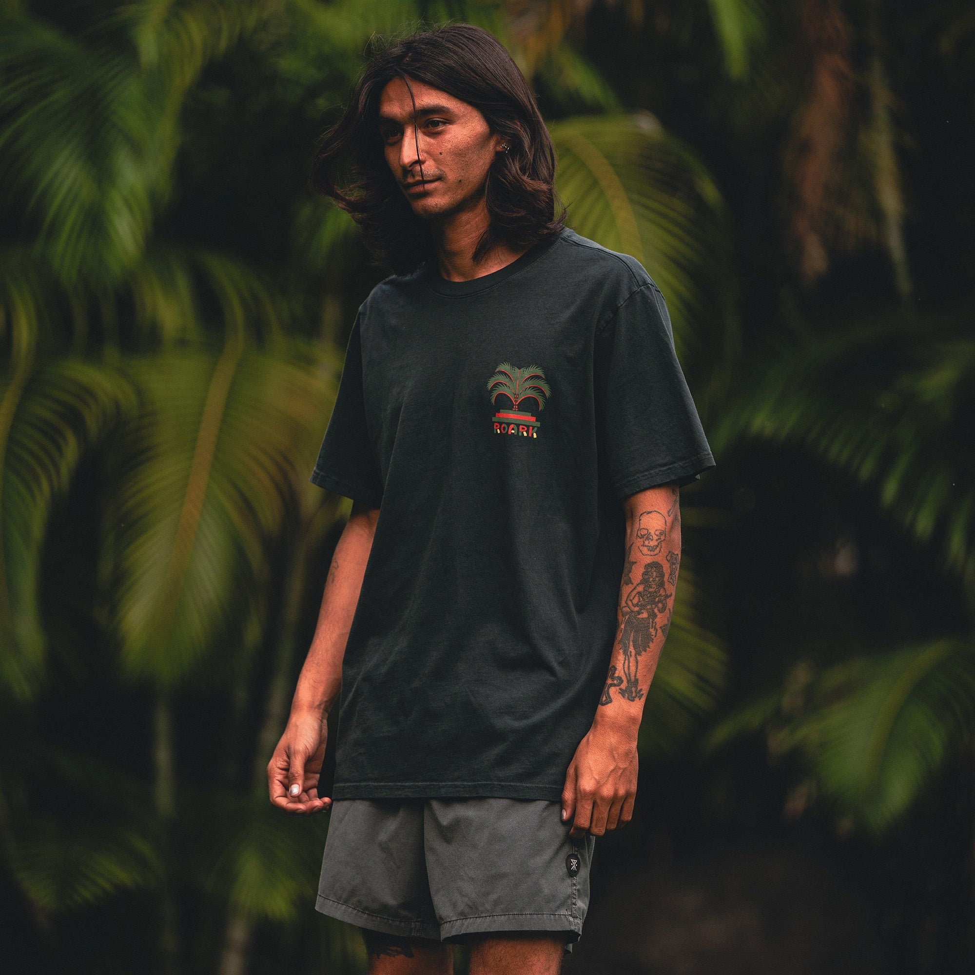 Stylish active tee featuring a vibrant jungle print on the Moto Palm Premium Tee SP26 5, perfect for outdoor adventures and travel.