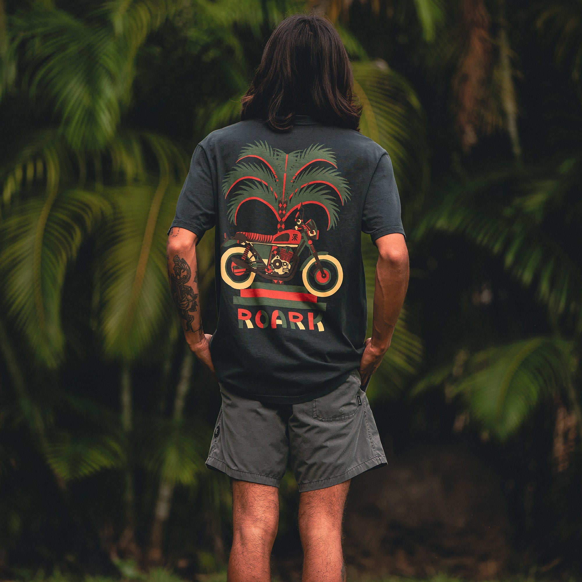 Stylish active tee featuring a premium palm tree design, perfect for adventure and travel enthusiasts.